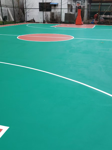 白城 球场长期使用易出现地面开裂
